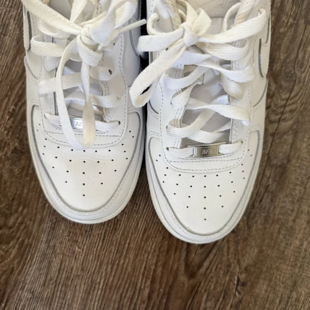 Nike Air Force 1 Shoes Youth Size 7 White Leather Sneakers Basketball Lace Up